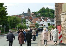 Bittprozession um den Kleinen Berg an Pfingstmontag (© Karl-Franz Thiede)